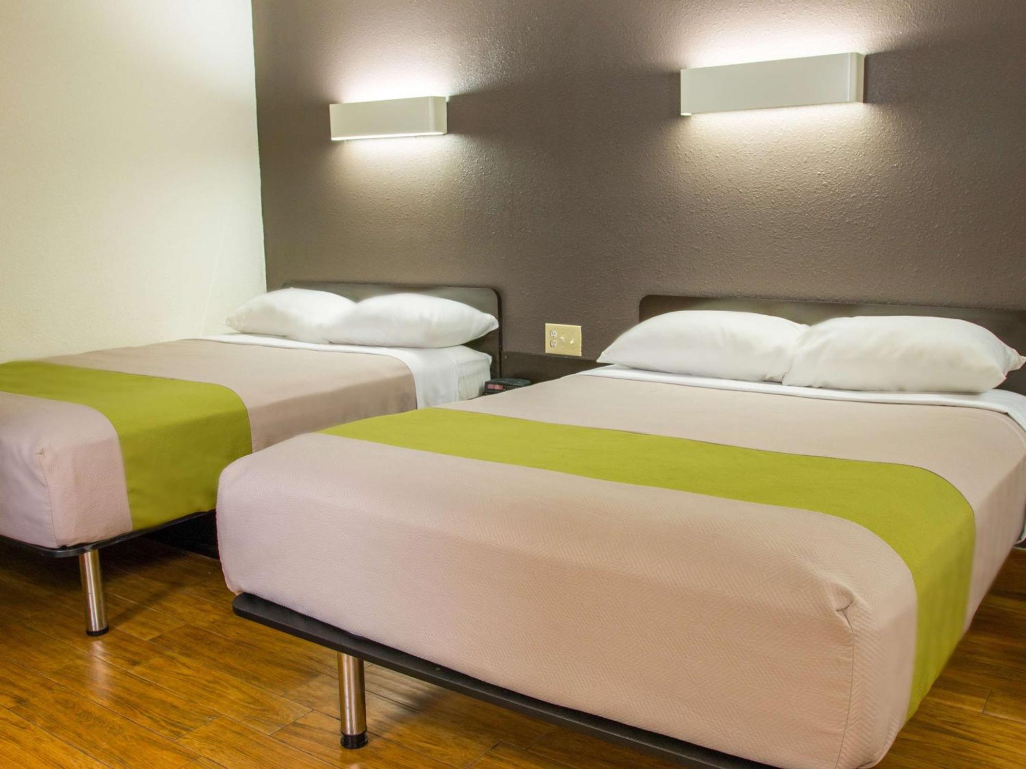 2  Full Beds Non Smoking , Kitchenette