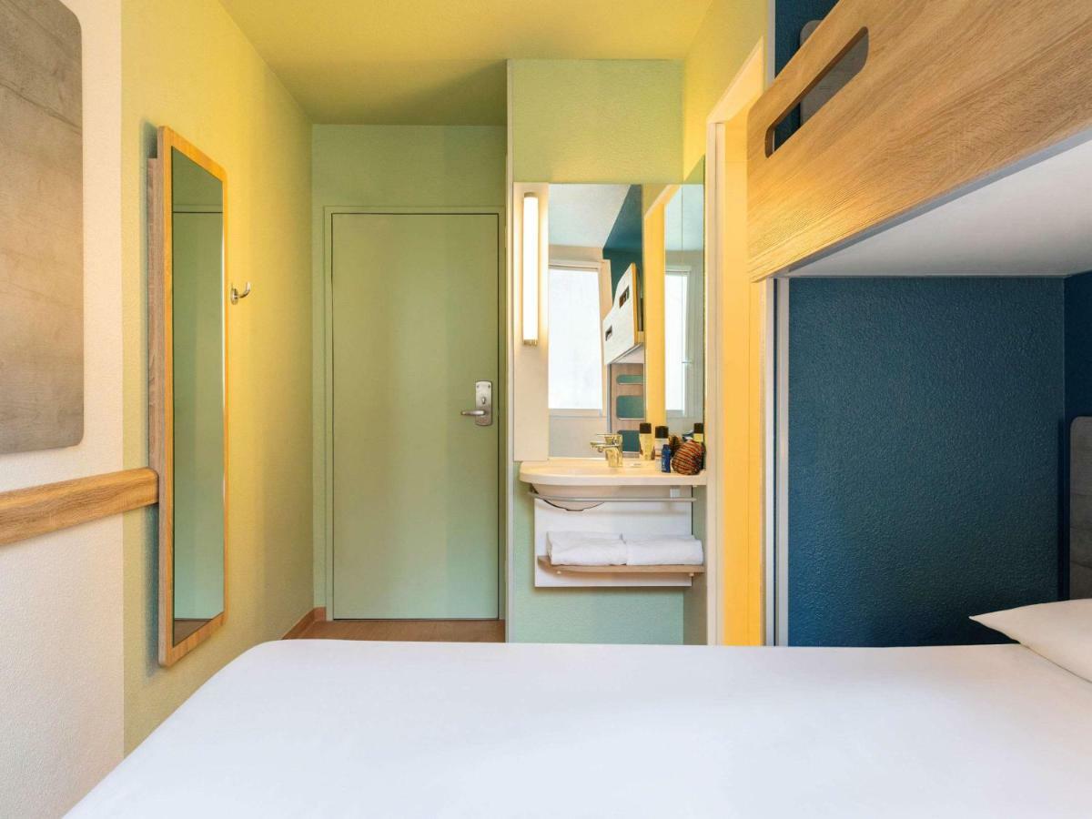 Kamer met 1 Queensize Bed en 1 Stapelbed