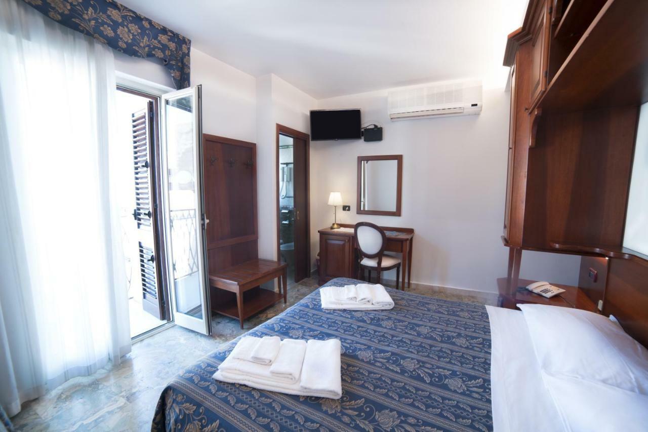 Triple Room,895543084:JPEG
