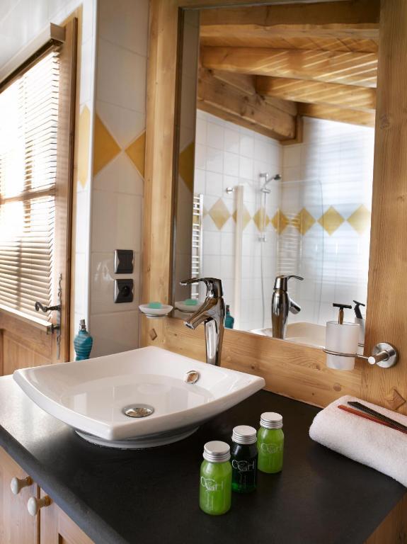 Superior Two-Bedroom Apartment Spa Access,678874944:JPEG