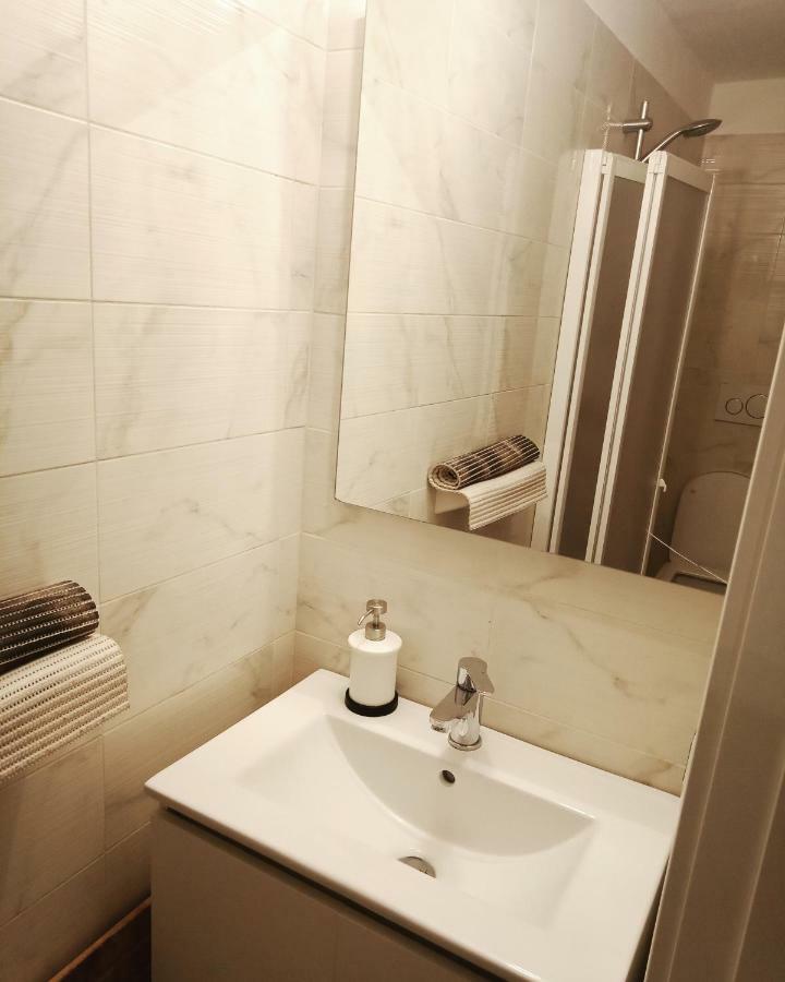 Single Room Private Bathroom,899560912:JPEG