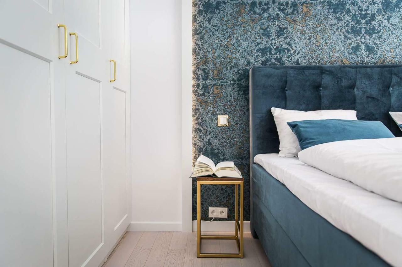 Deluxe One-Bedroom Apartment