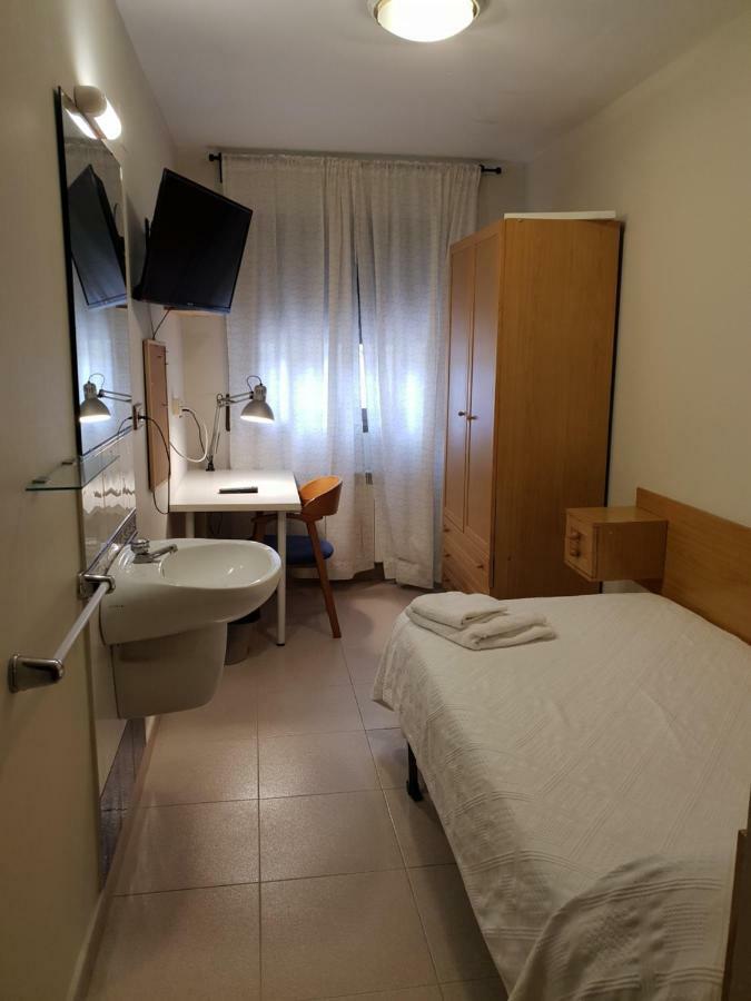 Large Single Room,892745719:JPEG