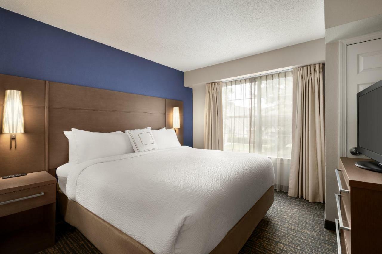 One-Bedroom Queen Suite - Non-Smoking
