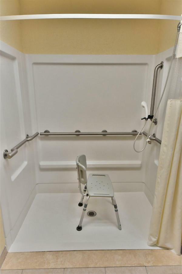 Queen Room with Mobility/Hearing Access - Non-Smoking