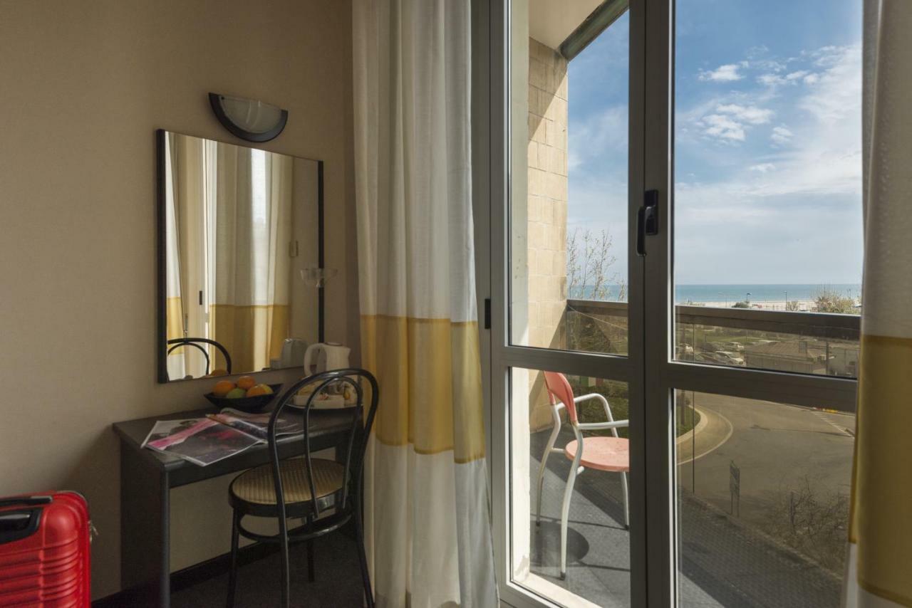 Doppel-/Zweibettzimmer mit Balkon