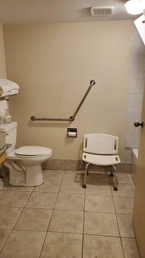 Queen Room - Disability Access - Non-Smoking