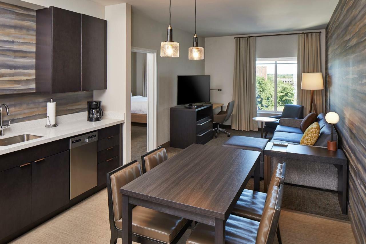 1 Bedroom Suite, 2 Queen, Sofa bed