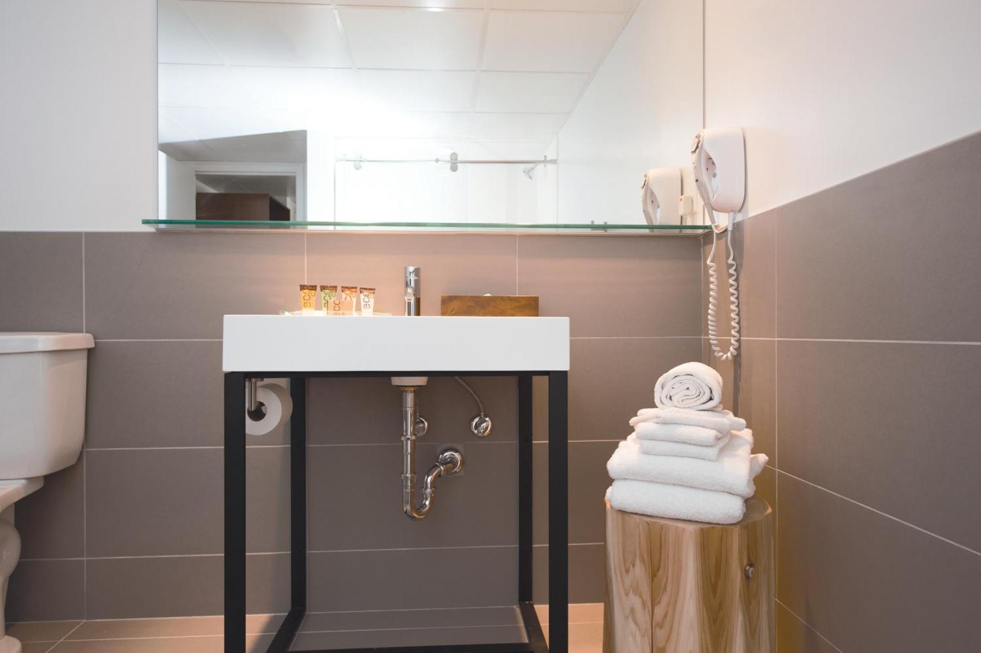 Standard Queen Room with Two Queen Beds - Pet Friendly