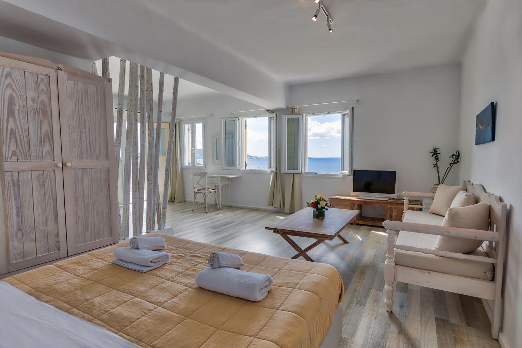 Deluxe Triple Room Balcony Sea View