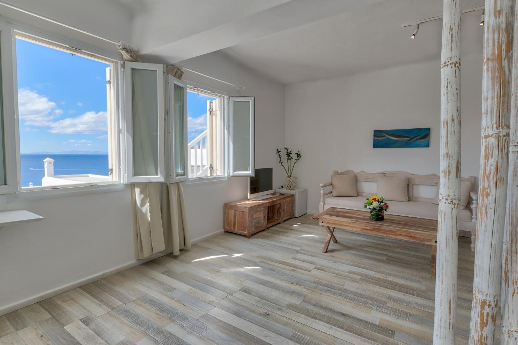 Deluxe Triple Room Balcony Sea View
