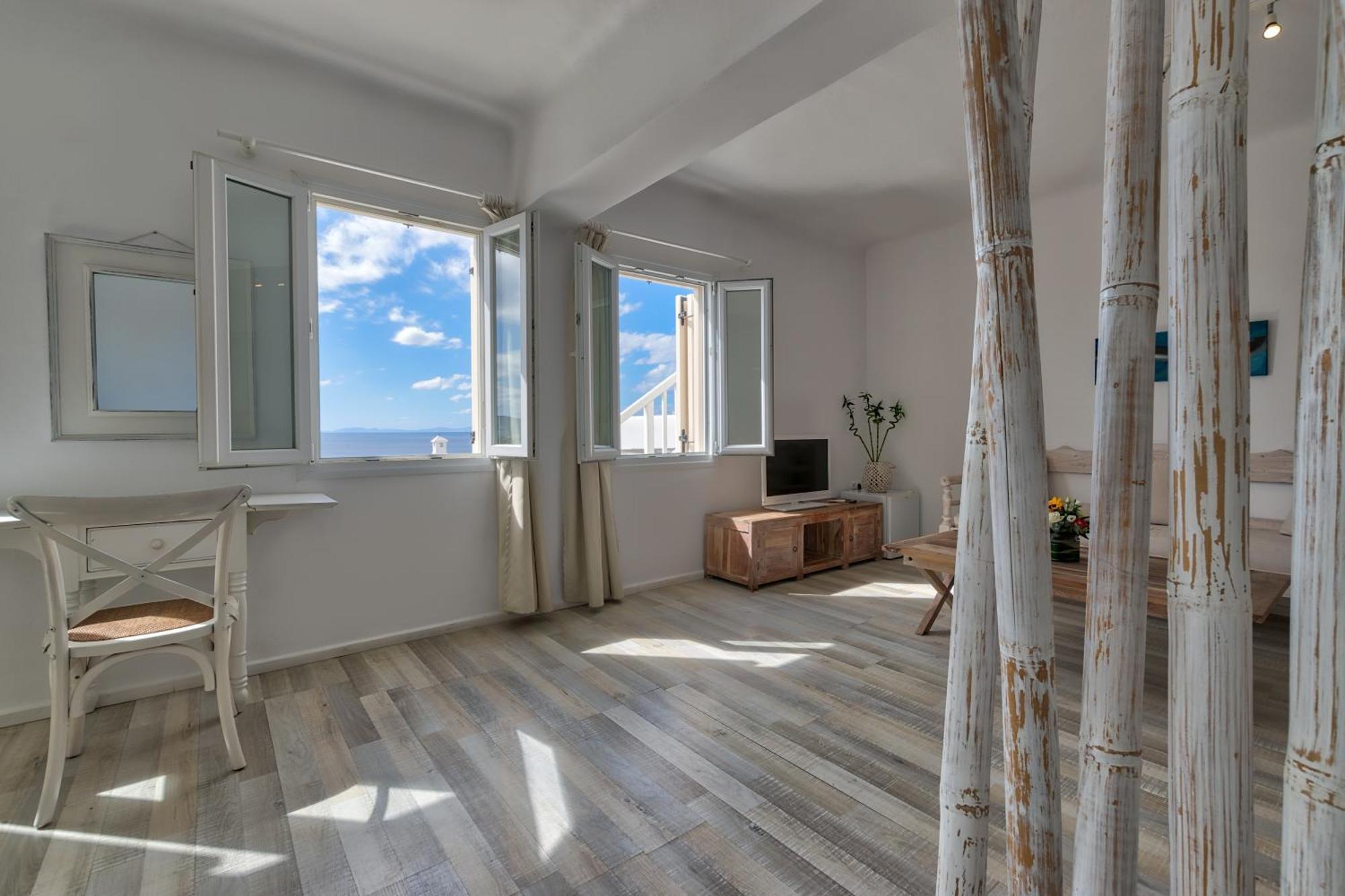 Deluxe Triple Room Balcony Sea View