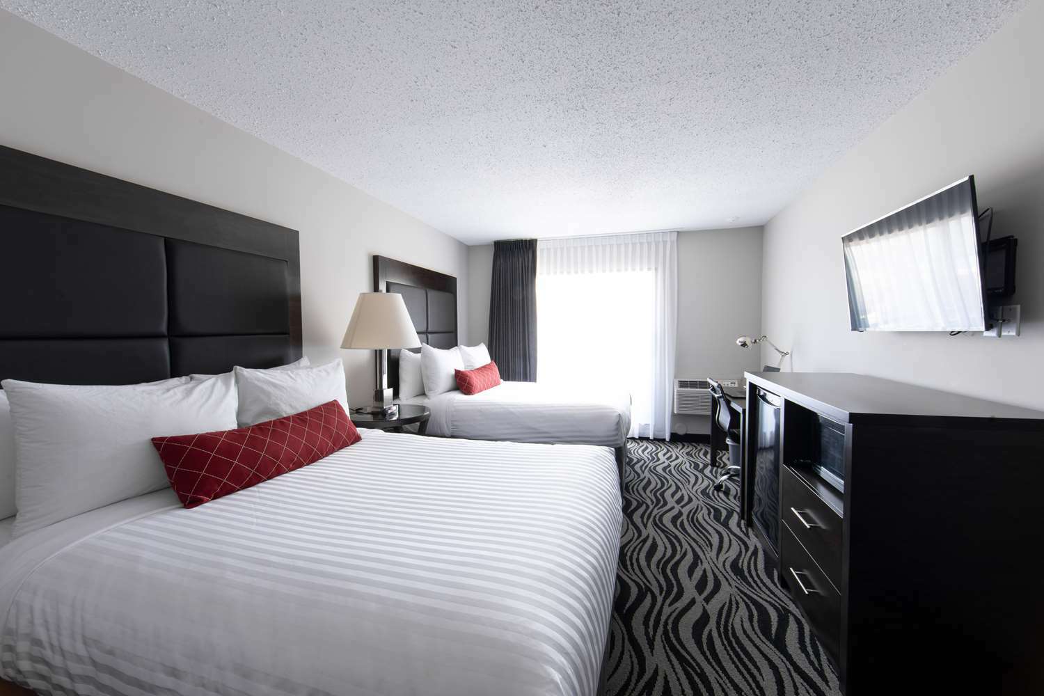 Queen Room Two Queen Beds Work Desk Second Floor or No Pets Allowed or Non-Smoking