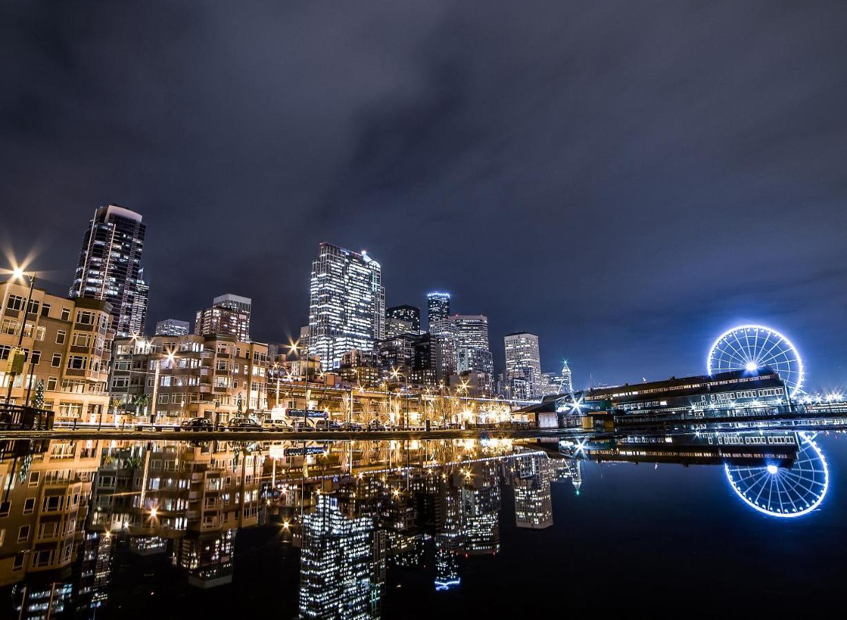 Hébergement Lit King-Size pour Personnes à Mobilité Réduite - Vue sur Seattle