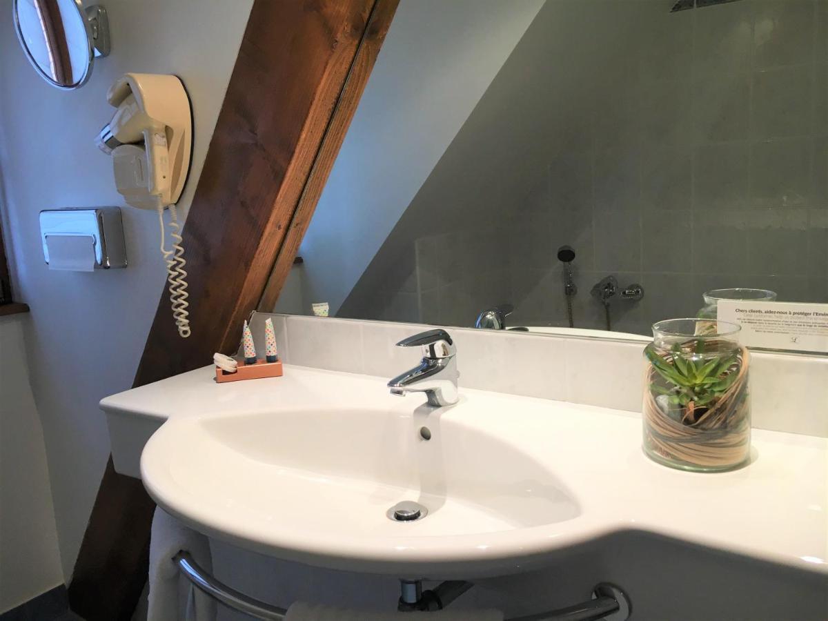 Suite,1765844008:JPEG