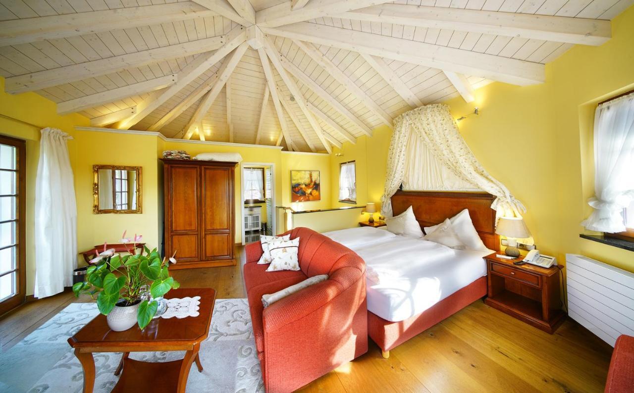 Honeymoon Suite