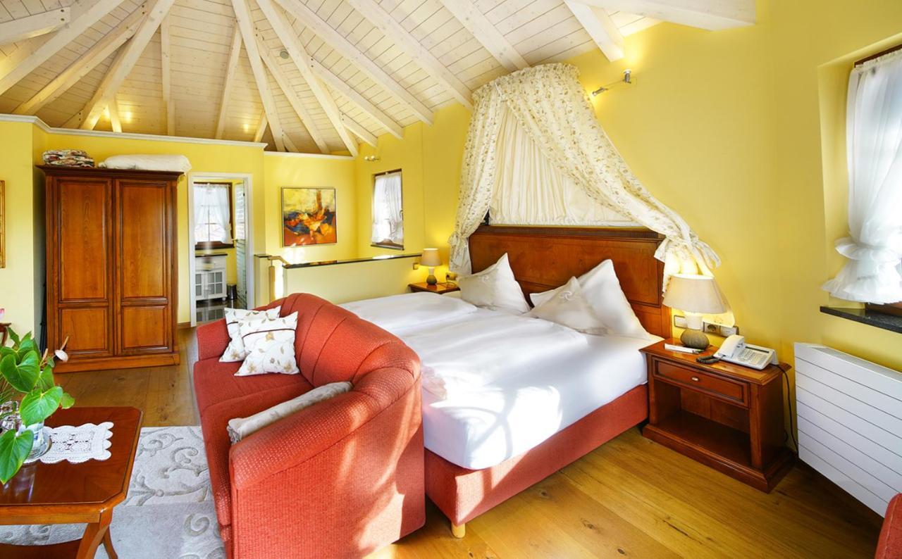 Honeymoon Suite
