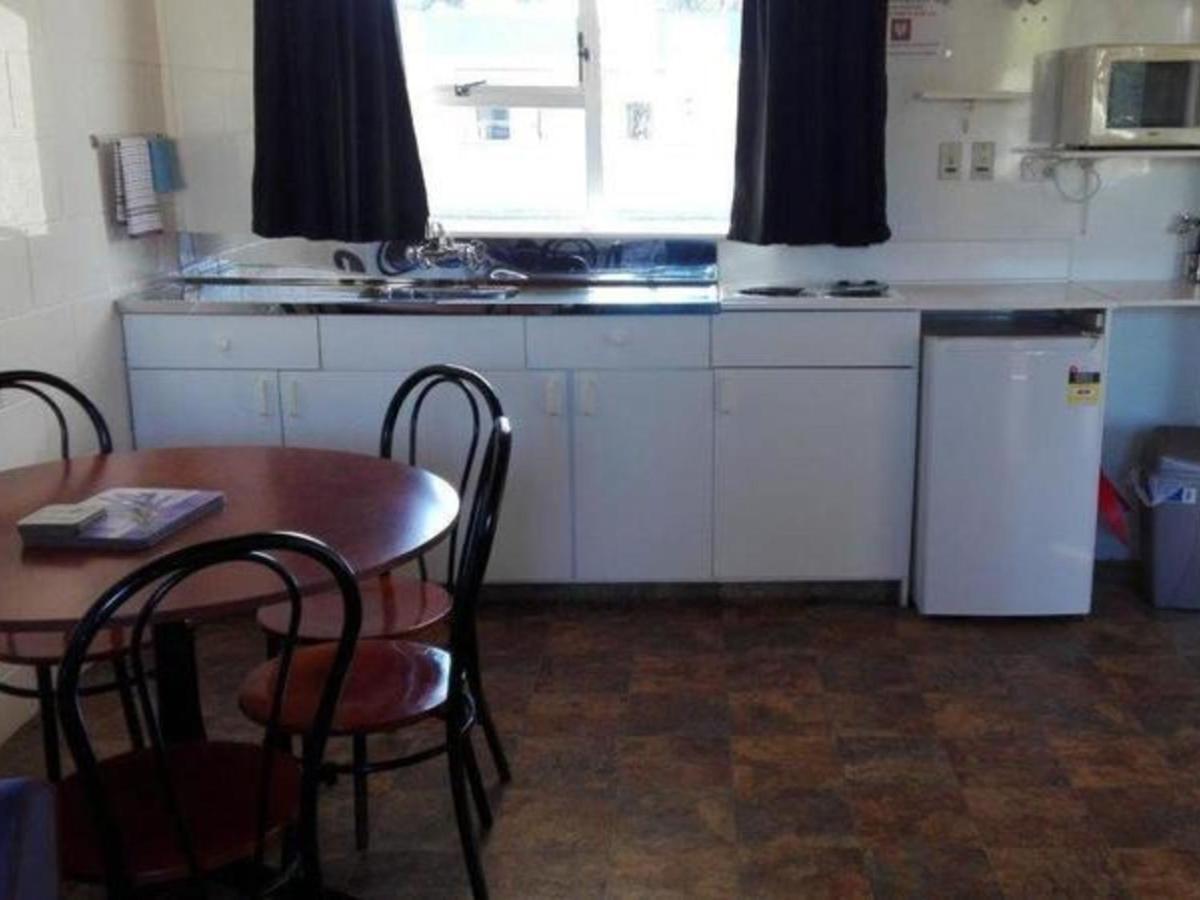 Large One-Bedroom Apartment,929016004:JPEG