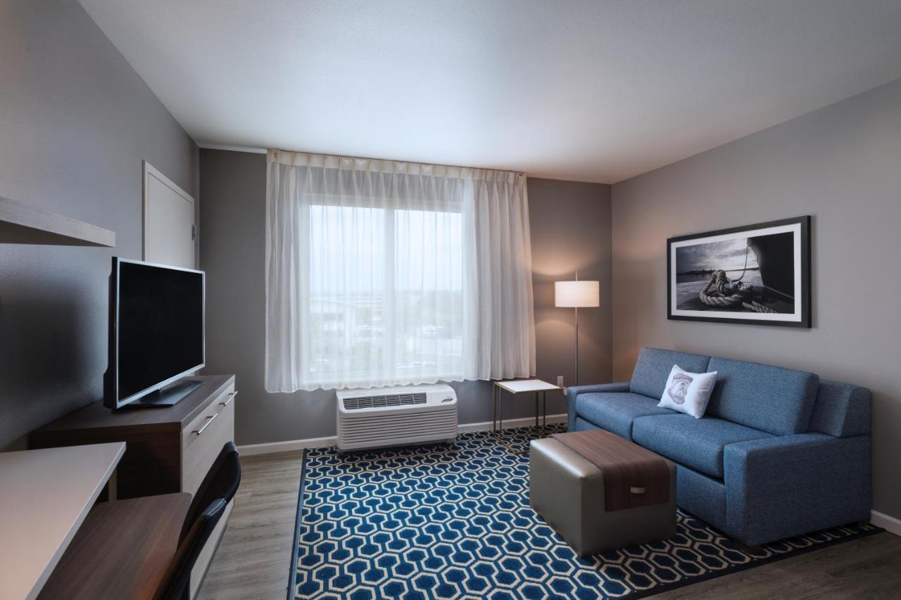 1 Bedroom Suite, 1 Queen, Sofa bed