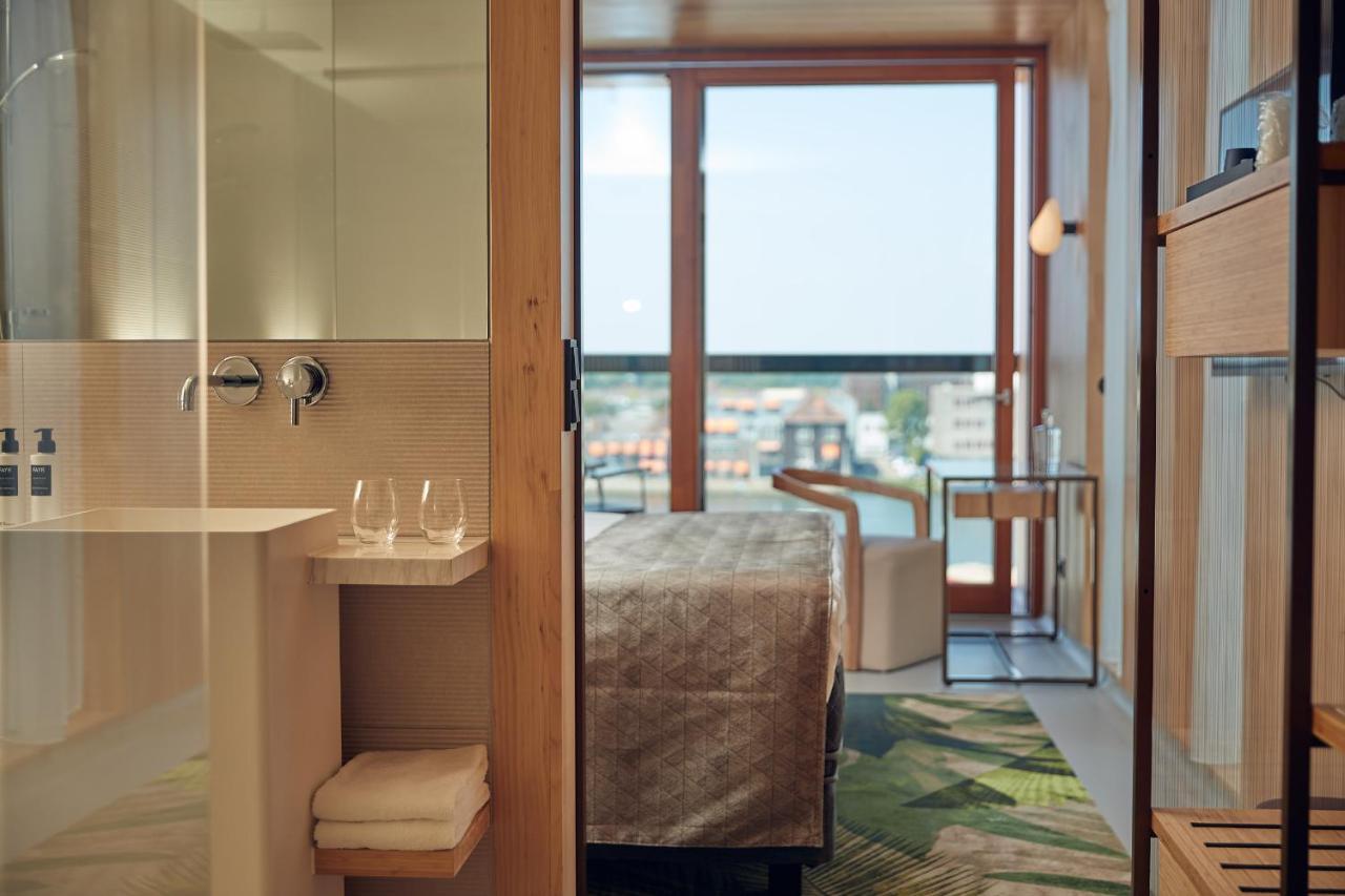 Quarto Superior com Banheira, Chuveiro e Varanda