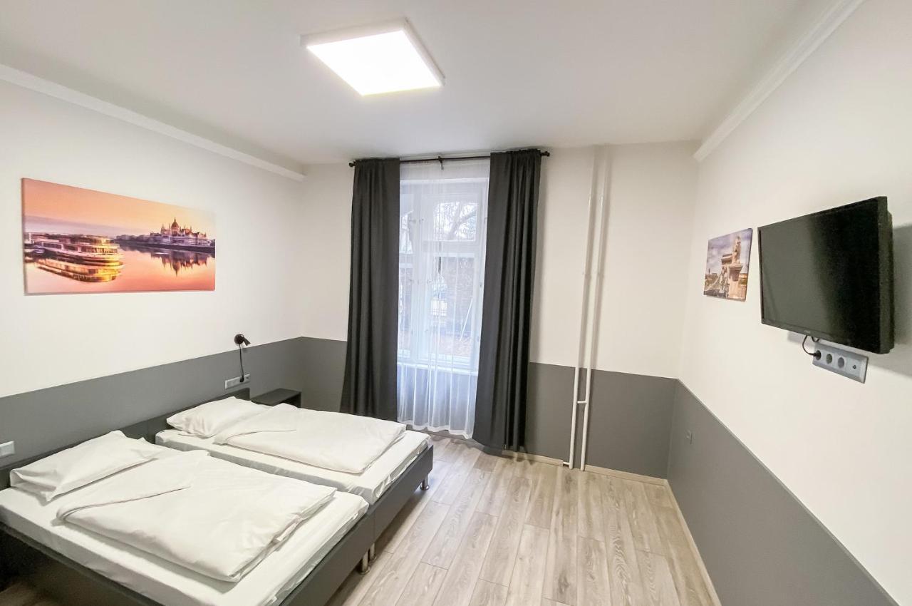 Double or Twin Room Private Bathroom