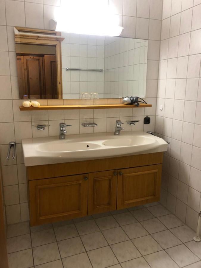 Three-Bedroom Apartment,943352941:JPEG