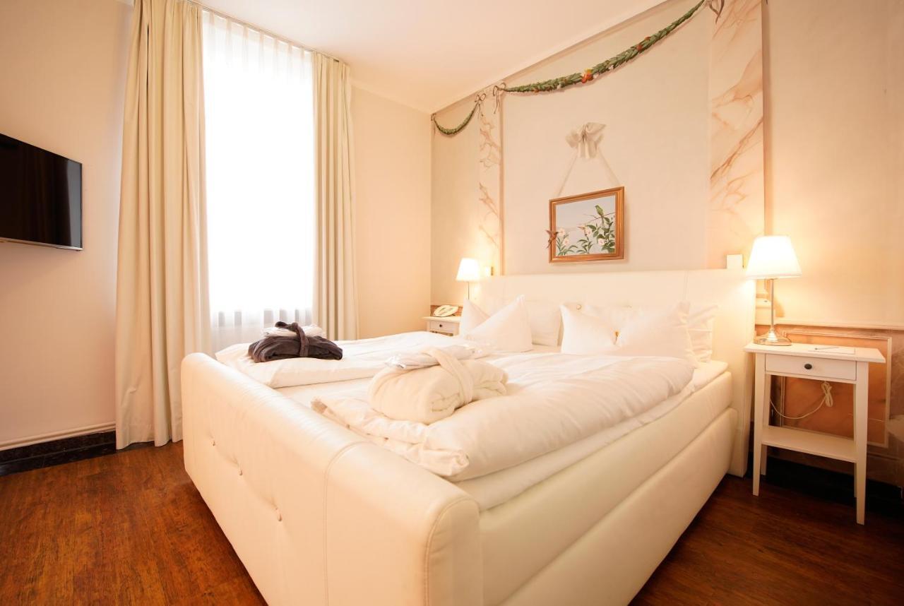 Superior Room,1553407201:JPEG