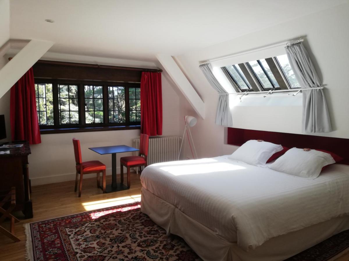 Family Suite (2 Adults + 2 Children)