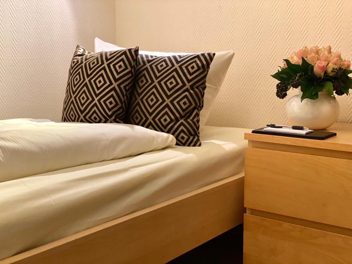 Single Room,945041362:JPEG