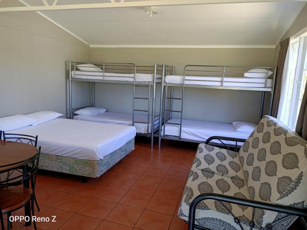 Bungalow (6 Adults)