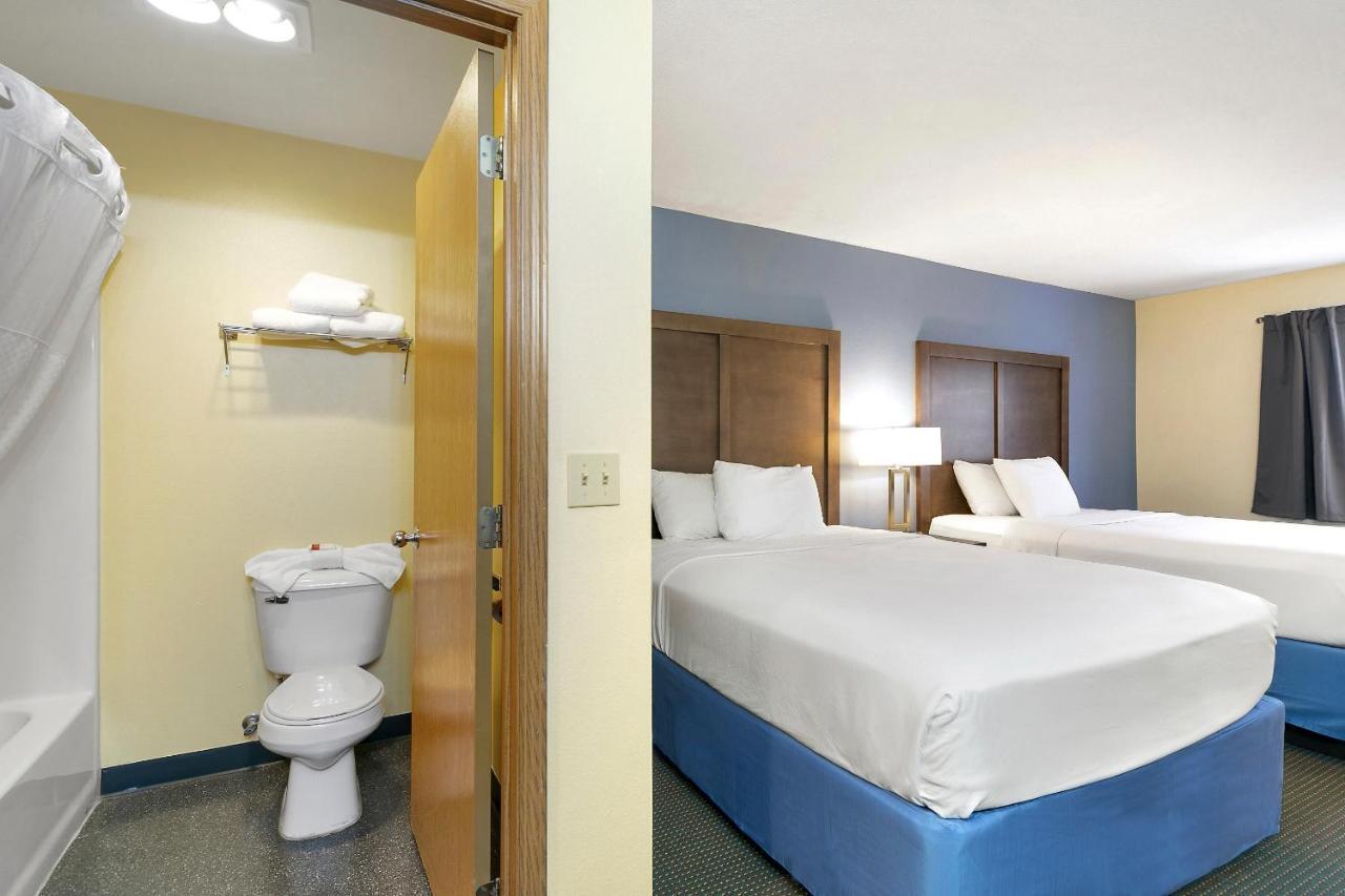 Queen Room Two Queen Beds Non-Smoking