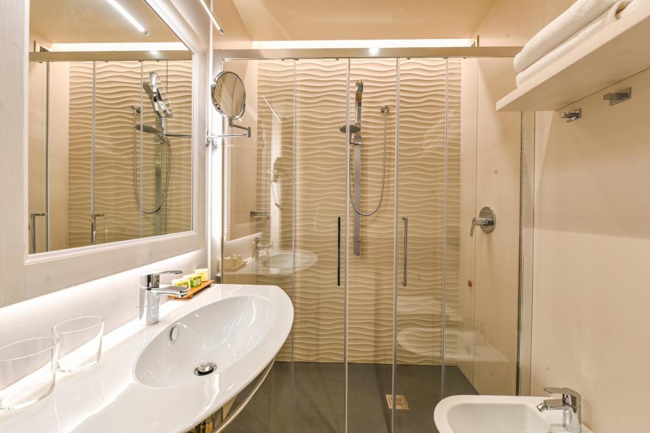 Superior Double or Twin Room,957670801:JPEG