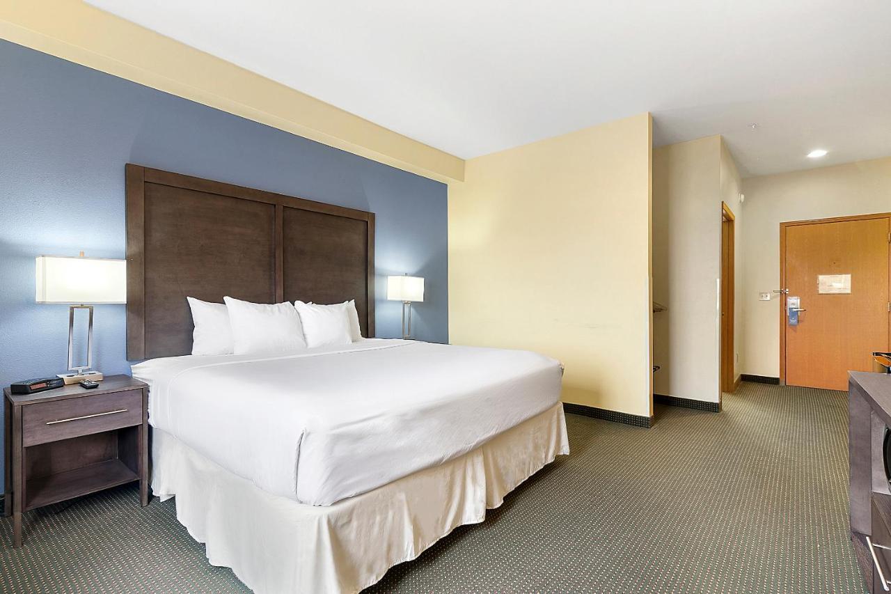 King Room Mobility Access or Non-Smoking