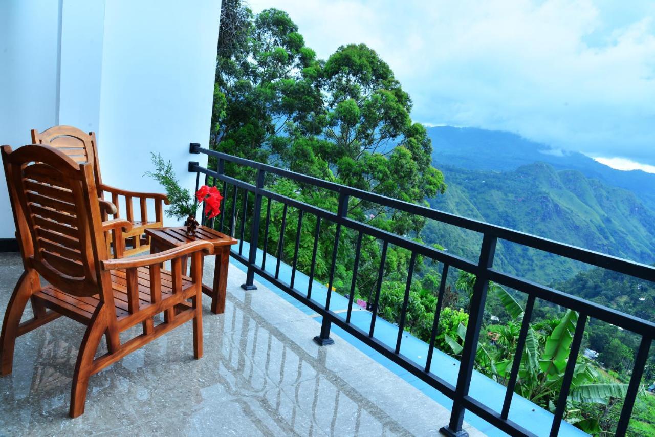 Dreibettzimmer mit Bergblick