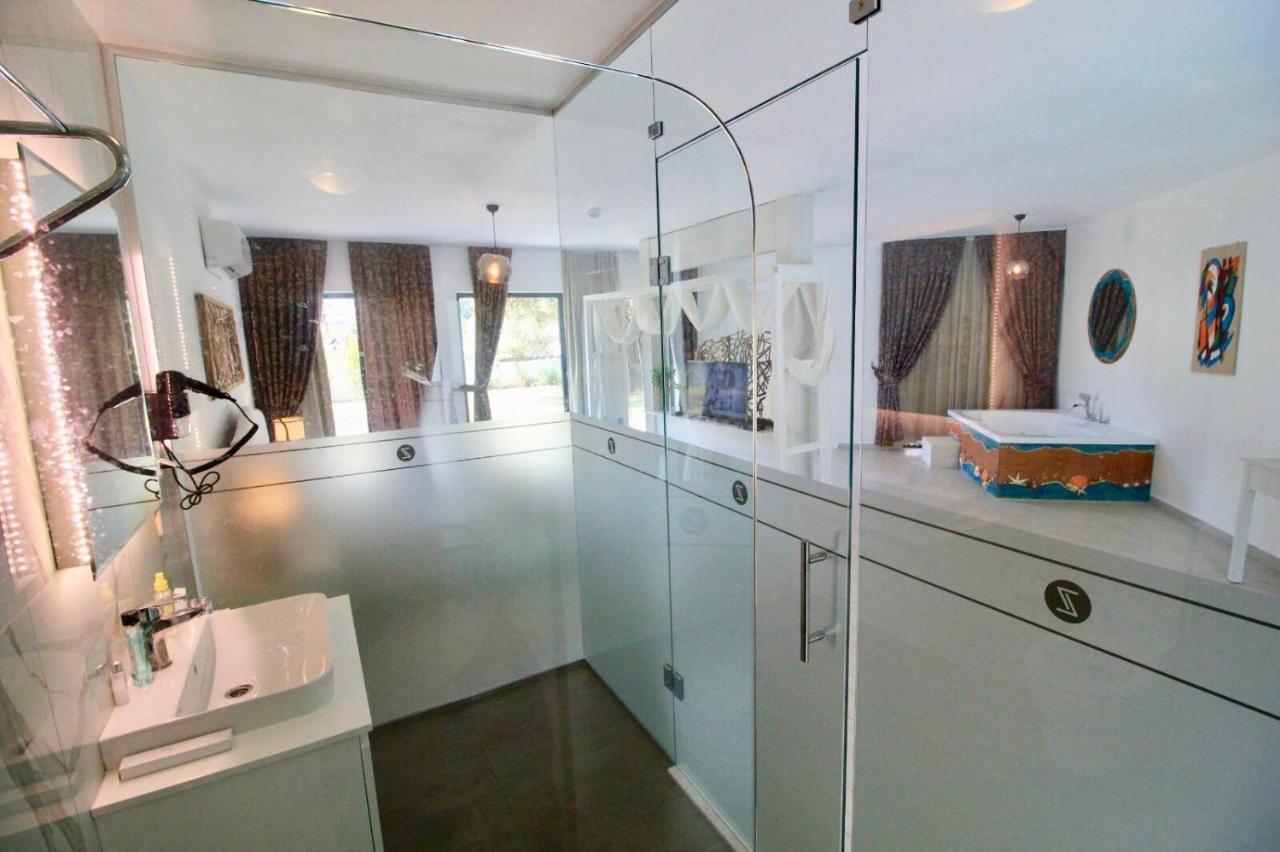 Honeymoon Room