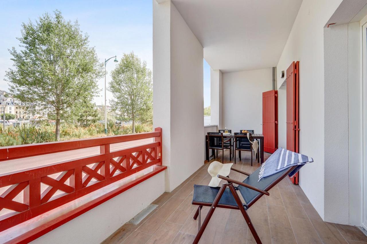 Two-Bedroom Apartment - Street Side (6 People) - Capitanierie Buildings