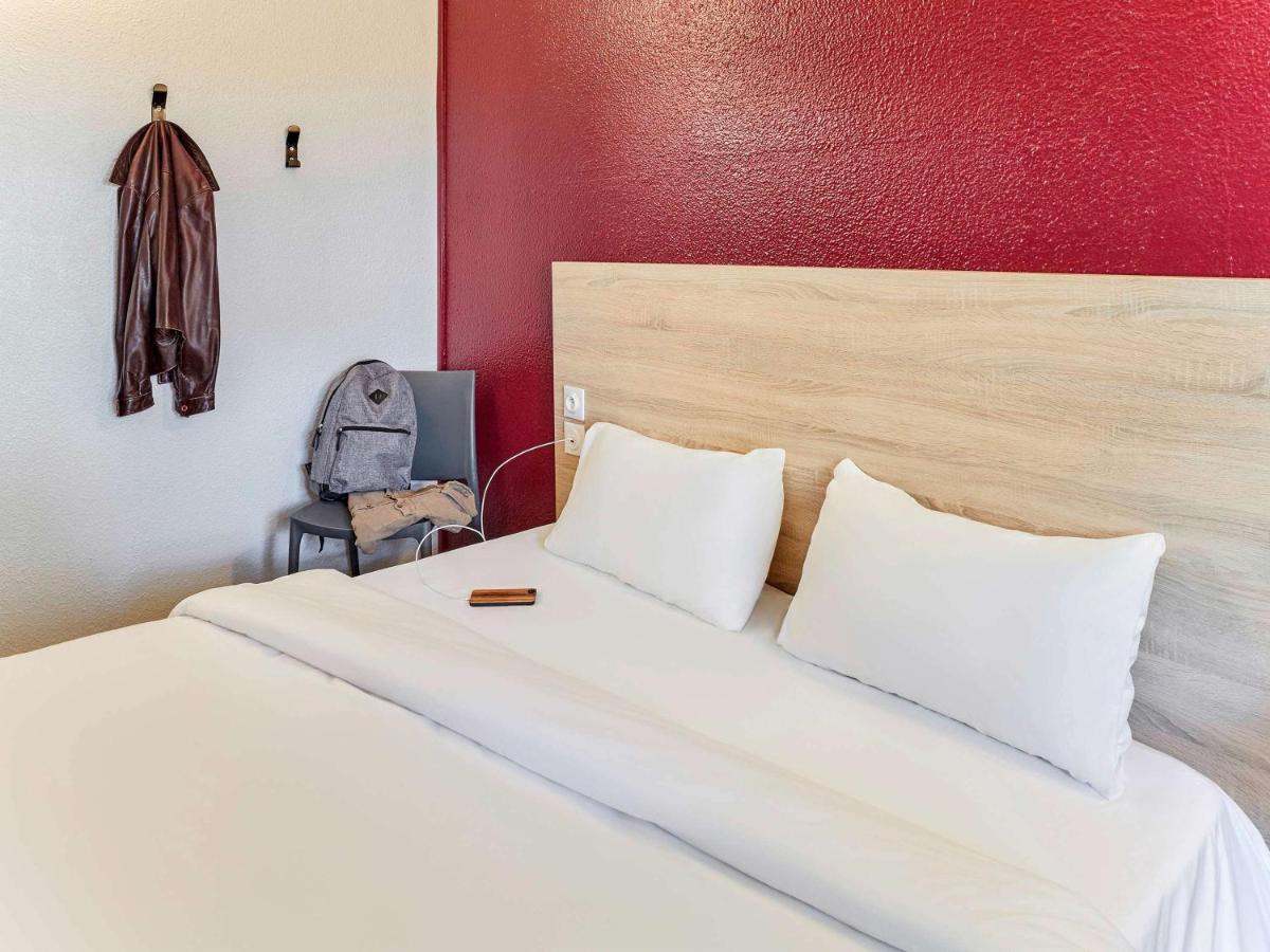 Standard Double Room with Shared Bathroom