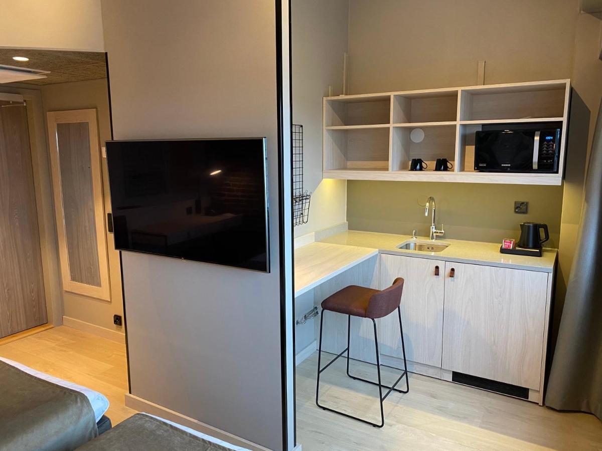 Standard Twin Room Kitchenette