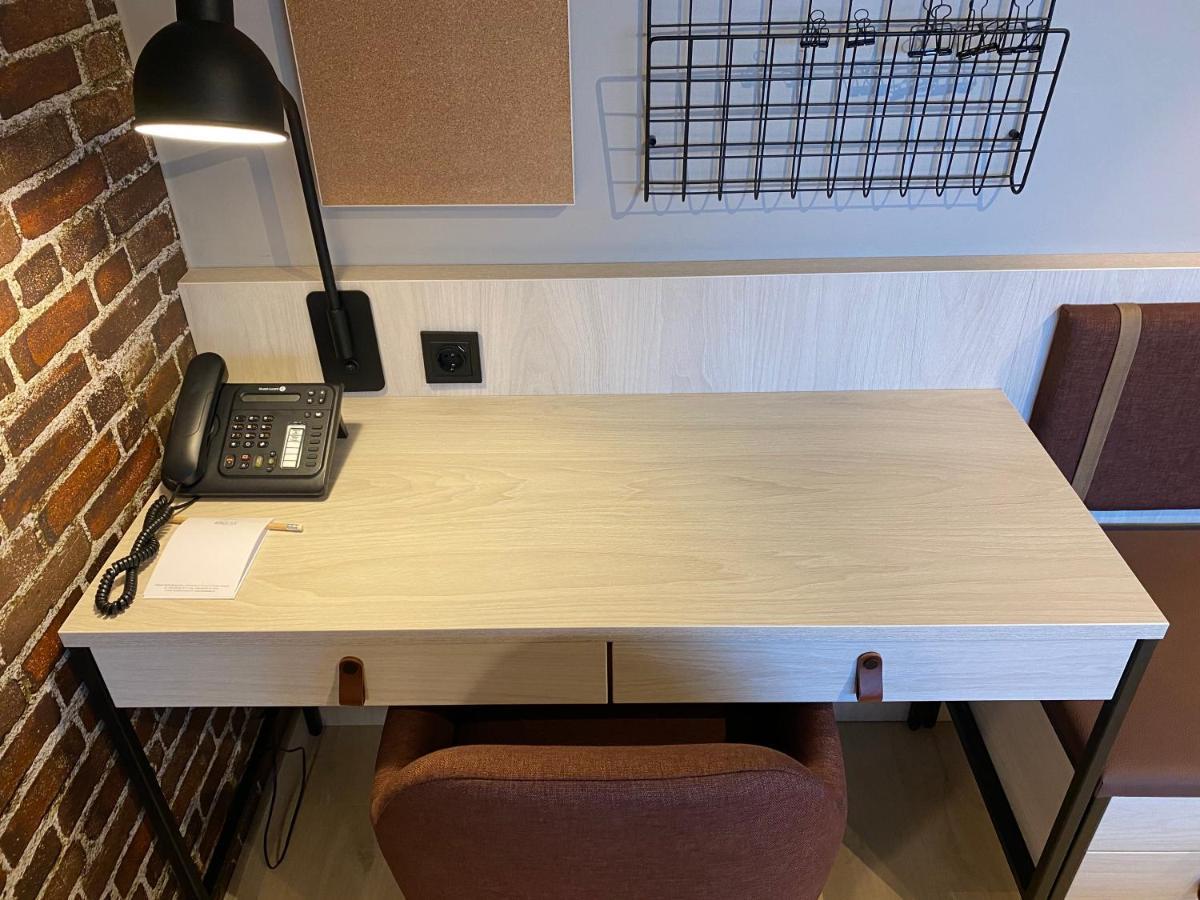 Standard Twin Room Kitchenette