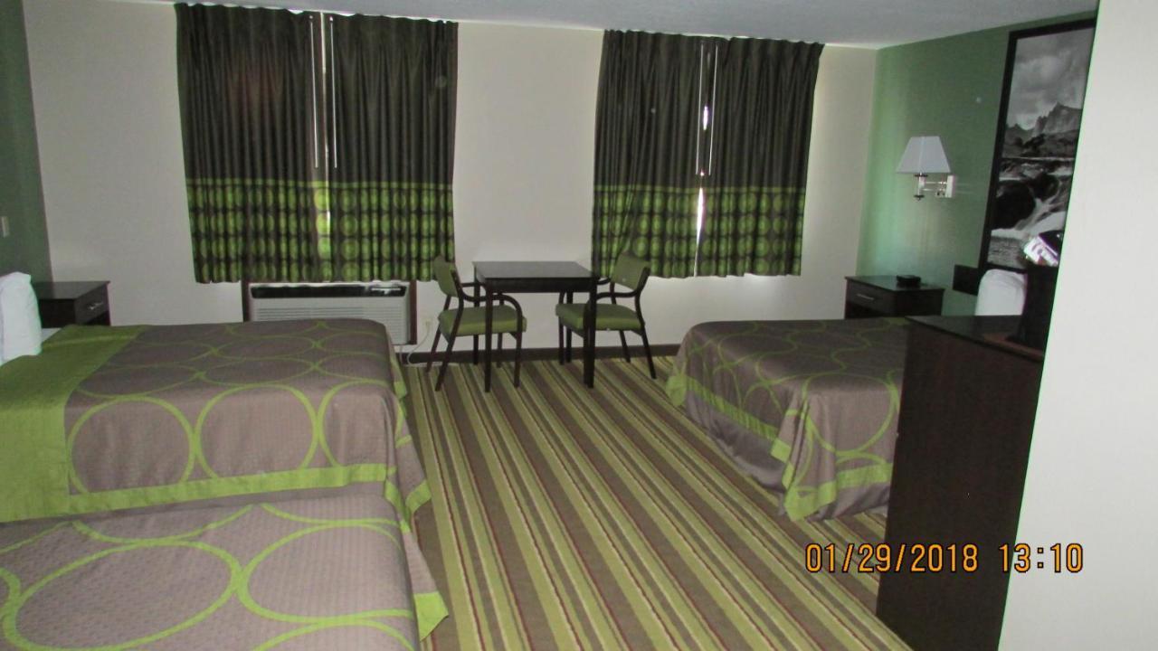 Queen Room with Three Queen Beds - Non-Smoking