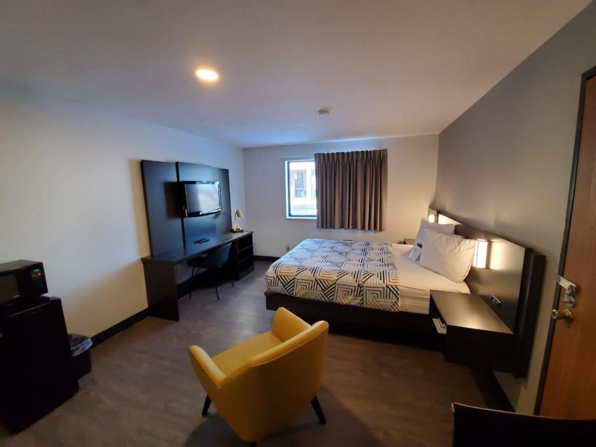 King Suite with Spa Bath - Non-Smoking