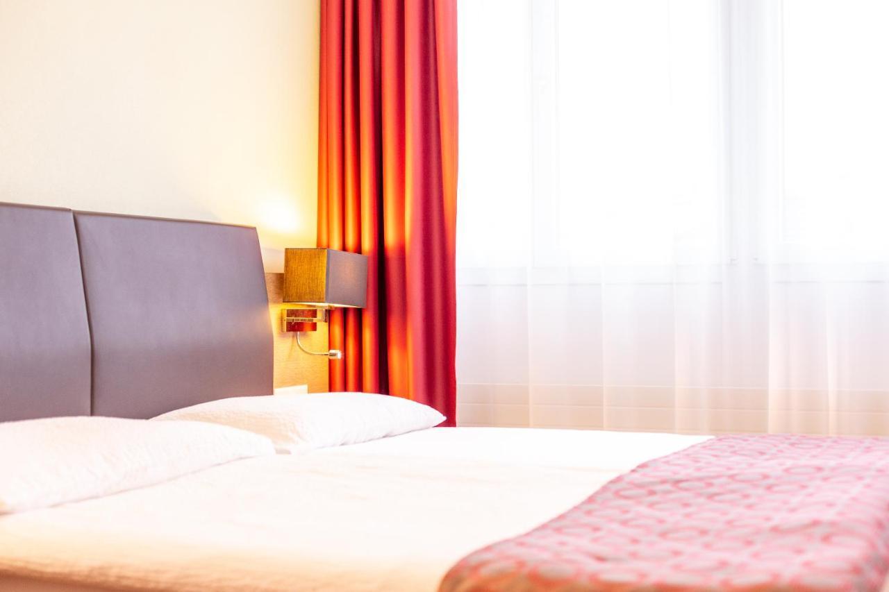 Modern Comfort Room,979358209:JPEG