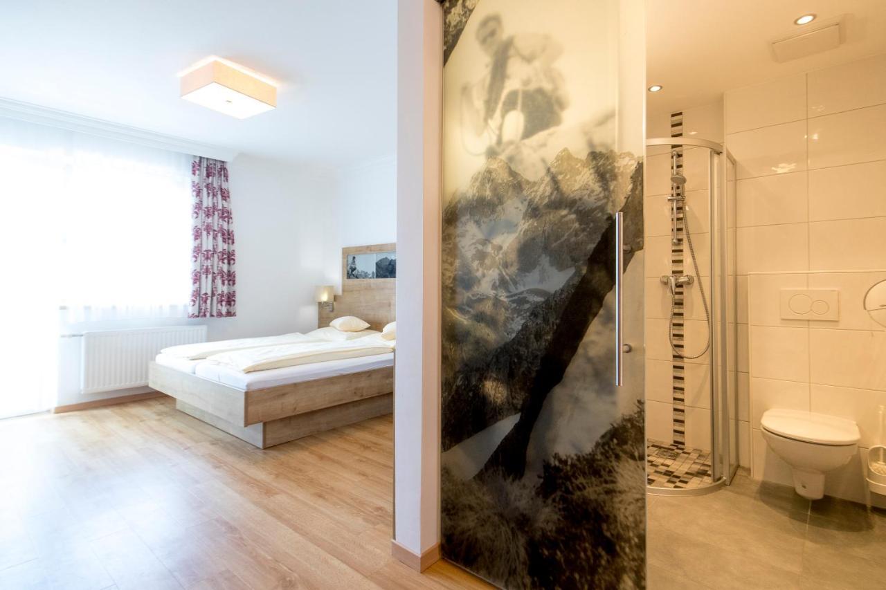 Doppelzimmer mit Balkon
