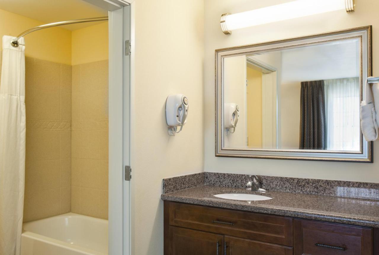 One-Bedroom King Suite