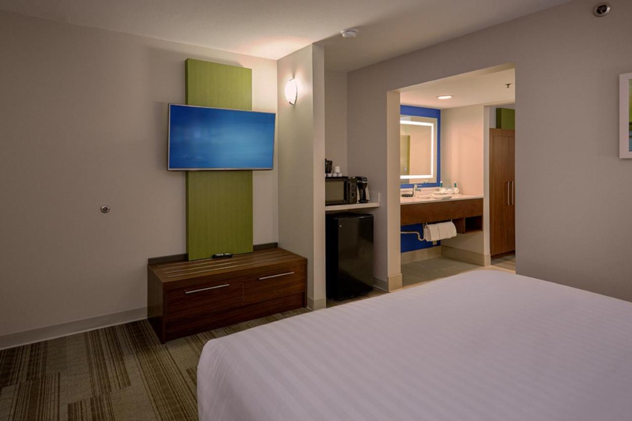 Deluxe Room with Two King Beds - Non-Smoking