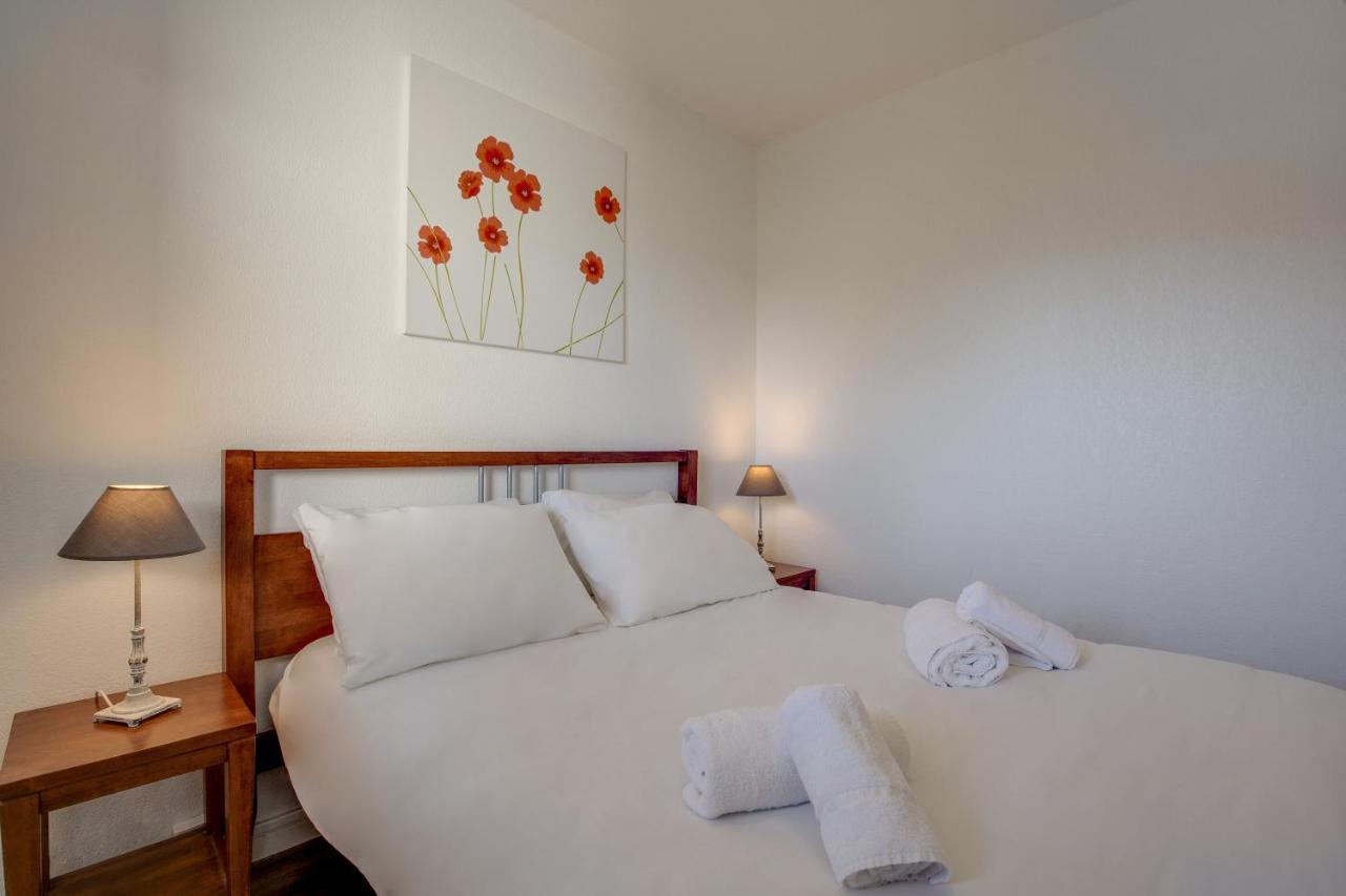 Two-Bedroom Apartment Balcony,1215187297:JPEG