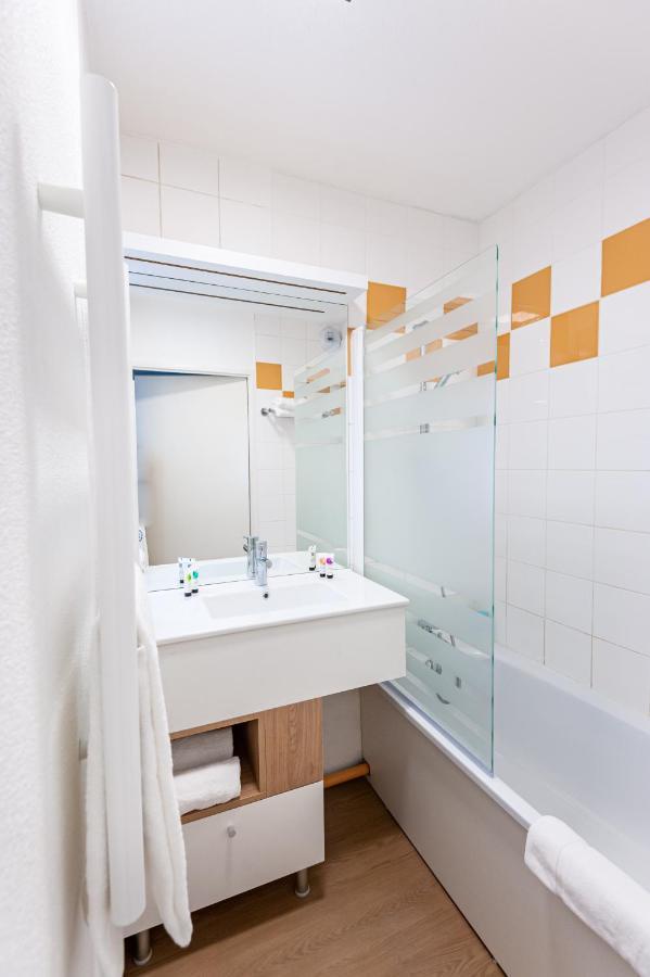 Superior One-Bedroom Apartment,985199023:JPEG