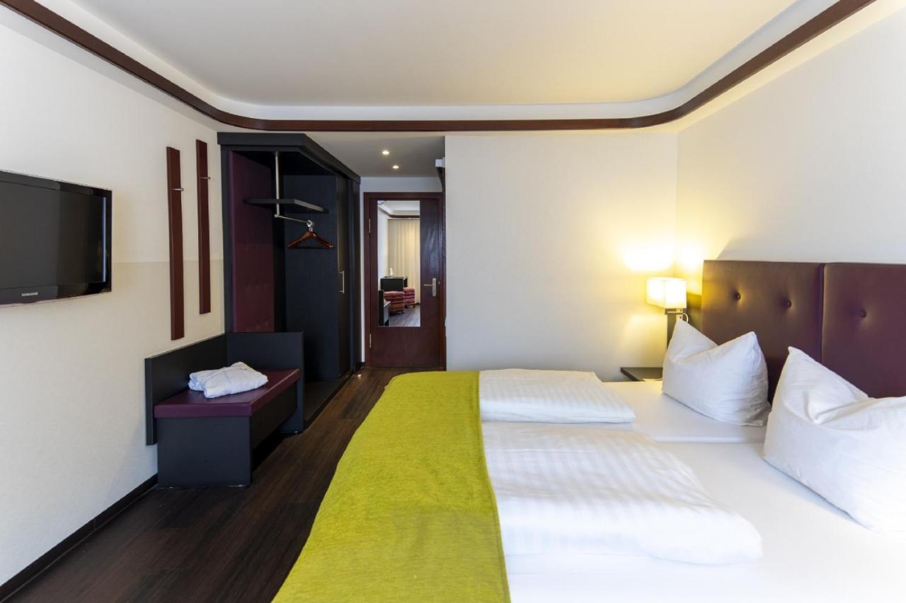 Double Room,989101786:JPEG