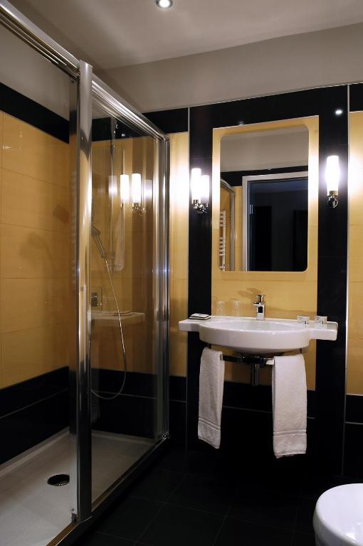 Single Room,215073989:JPEG