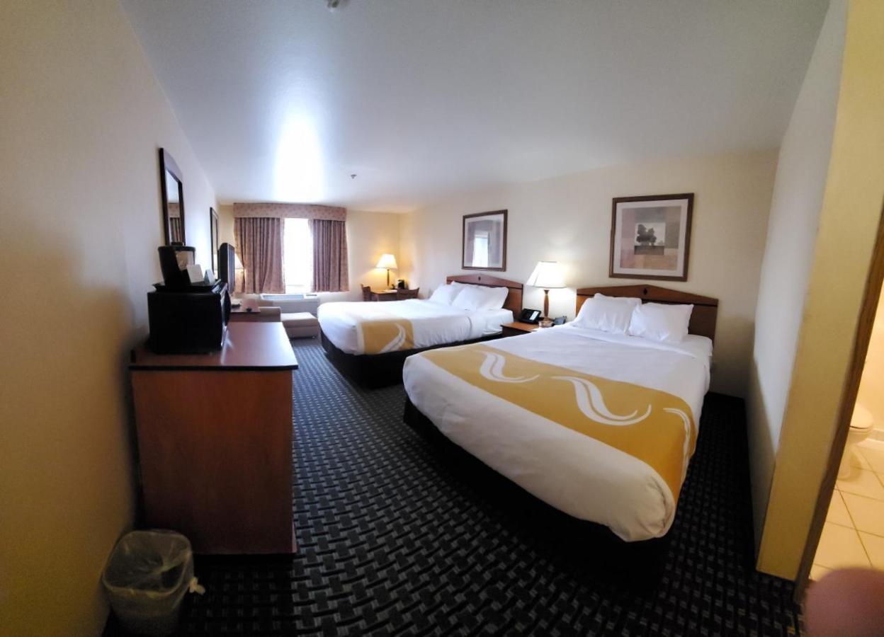 Queen Room Two Queen Beds Non-Smoking or Pet Friendly,990521431:JPEG